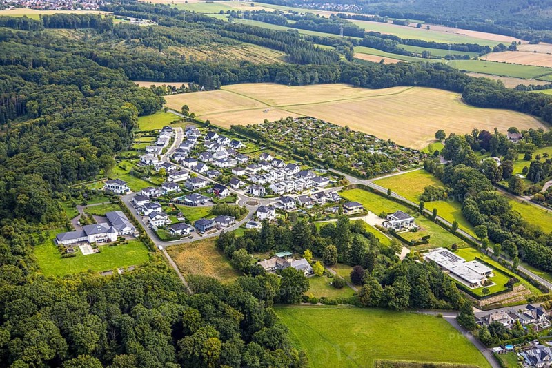 Aerial view, new housing estate Zum Dollberg, allotment garden association Neheim e. V., Neheim, Arnsberg, Ruhr area, North Rhine-Westphalia, Germany, DE, Europe, community garden, property tax, real estate, KGV, allotment garden, allotment garden site, allotment garden association, allotment gardener association, allotment colony, aerial view, aerial photography, allotment garden, overview, bird's eye view, housing estate, housing and living, residential area, quality of living, residential neighbourhood, housing estate, residential area, birds-eyes view, overview