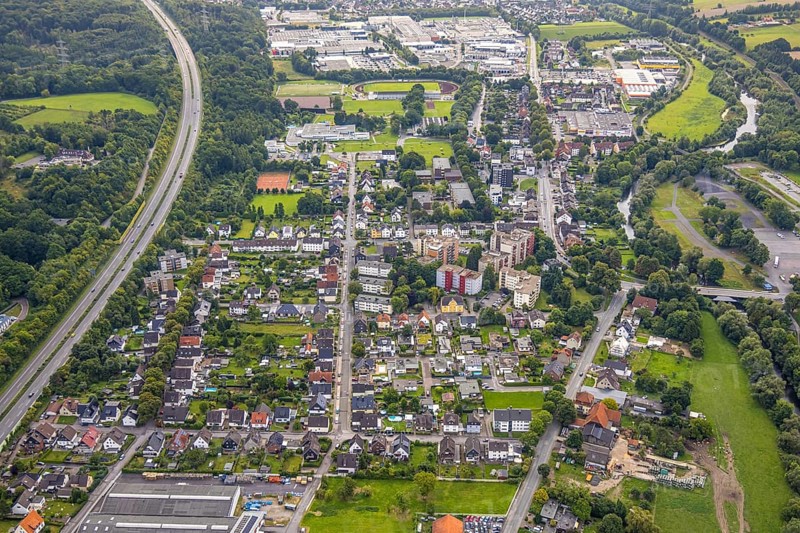 Aerial view, residential area Breddestraße in Hüsten with motorway A46, river Ruhr, above stadium Große Wiese and NASS leisure pool, Hüsten, Arnsberg, Ruhr area, North Rhine-Westphalia, Germany, bathing establishment, bathing resort, DE, Europe, outdoor pool, leisure activities, indoor pool, aerial view, aerial photography, aerial photography, swimming pool, overview, bird's-eye view, overview