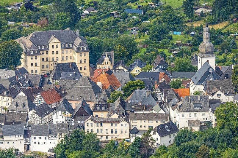 Aerial view, old town and half-timbered houses with administrative court building, St. George's Chapel, Arnsberg, Ruhr area, North Rhine-Westphalia, Germany, place of worship, authority, DE, Europe, religious community, place of worship, holy place, church, parish, denomination, aerial view, aerial photography, aerial photography, religion, religious site, overview, bird's-eye view, bird's-eye view, overview