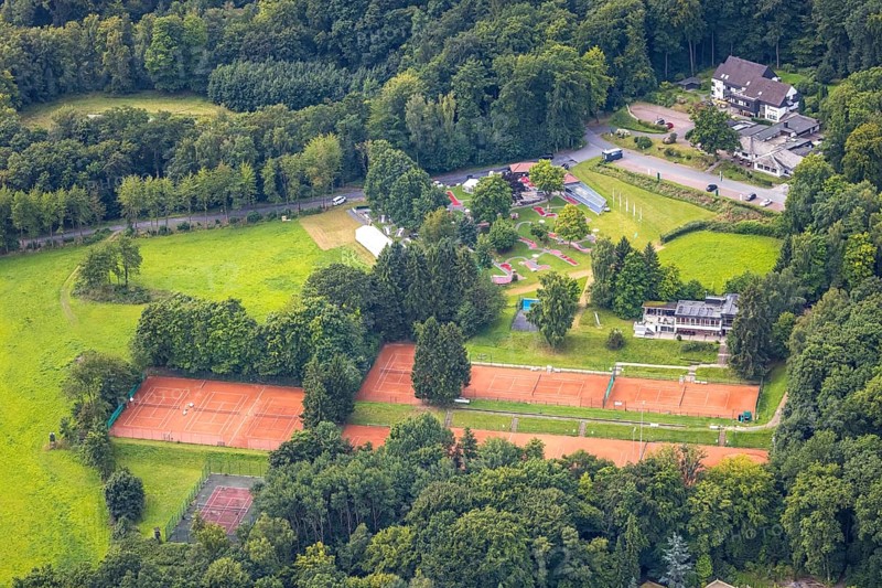 Aerial view, tennis courts TC Tennisclub Neheim-Hüsten und Minigolfanlage MSK Neheim-Hüsten e.V., Neheim, Arnsberg, Ruhr area, North Rhine-Westphalia, Germany, DE, Europe, aerial view, aerial photography, aerial photography, minigolf course, sport, tennis, tennis facility, tennis courts, tennis club, overview, bird's-eye view, overview