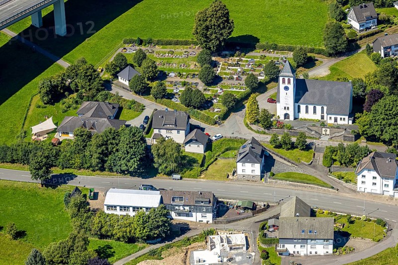 Aerial view, St. Josef Church and Cemetery in Bleche, Kindergarten Die kleinen Strolche, Scheda, Drolshagen, Sauerland, North Rhine-Westphalia, Germany, burial site, DE, Europe, cemetery, memorial, place of worship, graves, burial ground, kindergarten, day care centre, day care centre, aerial photograph, aerial photography, aerial photography, resting place, Ruhr area, overview, bird's eye view, birds-eyes view, overview