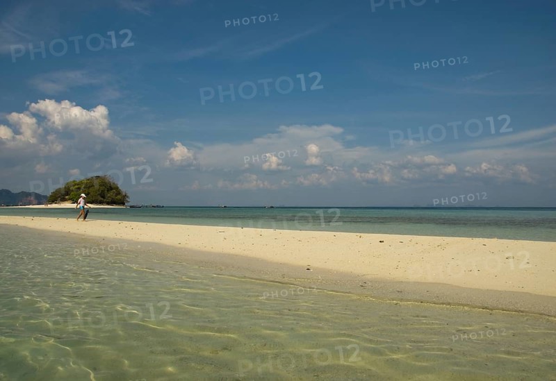 Sandbank between the Thai islands of Chicken Island and Tub Island, Chicken Island, Chicken Island, Thailand
