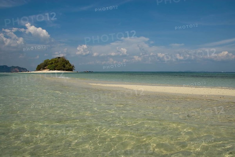 Sandbank between the Thai islands of Chicken Island and Tub Island, Chicken Island, Chicken Island, Thailand