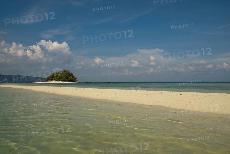 Sandbank between the Thai islands of Chicken Island and Tub Island, Chicken Island, Chicken Island, Thailand