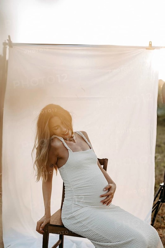 Pregnant, attractive woman, 25+