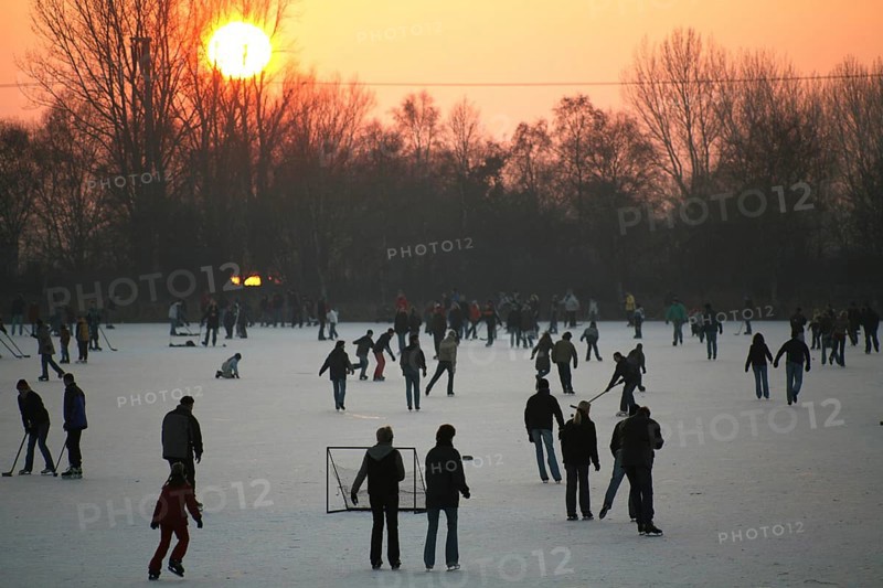 Ice skaters, sport, ice rink, winter, sunset, Moormerland, East Frisia, Germany