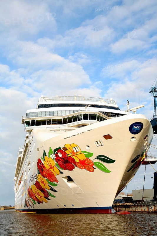 Cruise ship, Pride of Hawaii, newbuilding, Meyer shipyard, Papenburg, delivery voyage, Ems, North Sea, Germany
