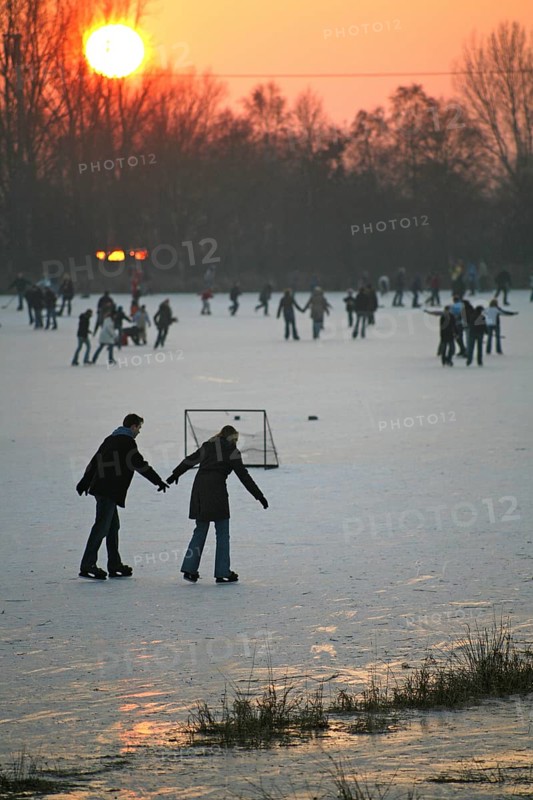 Ice skaters, sport, ice rink, winter, sunset, Moormerland, East Frisia, Germany
