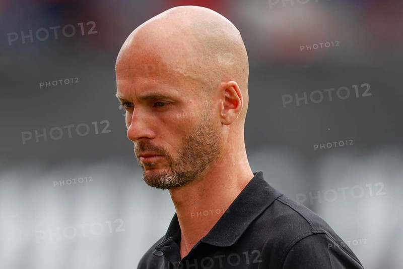 Football, Bundesliga 1, Matchday 1, 2025/2026, 1. FC Heidenheim vs. VFL Wolfsburg, 23/08/2025, Voith-Arena, Heidenheim, Germany, Paul SIMONIS Coach 1. FC Heidenheim