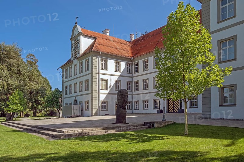 New castle with wooden sculpture by Klaus Prior in Kisslegg, Allgäu, Baden-Württemberg, Germany