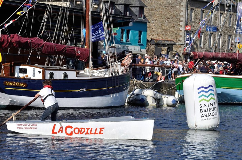 Sculling demonstration at the Solitaire du Figaro in Plérin in Brittany, France redactional use only