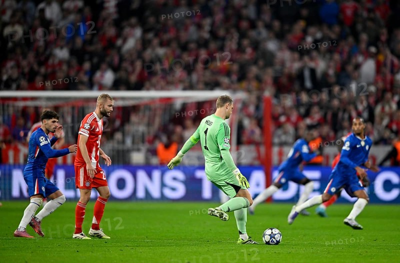 Goalkeeper Manuel Neuer FC Bayern Munich FCB (01) plays behind the defence, action, Champions League, Allianz Arena, Munich, Bayern, Germany