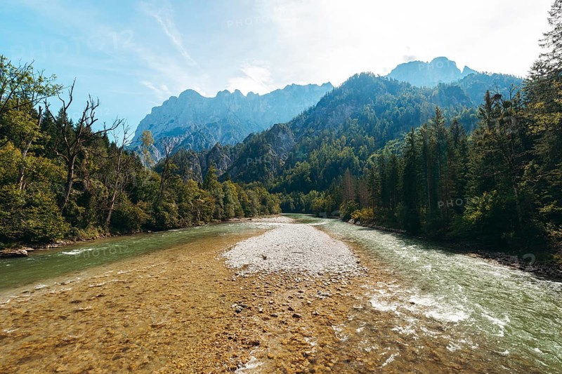 Enns with gravel bank surrounded by wooded banks, Reichenstein group in the background, Gesäuse, Styria, Austria