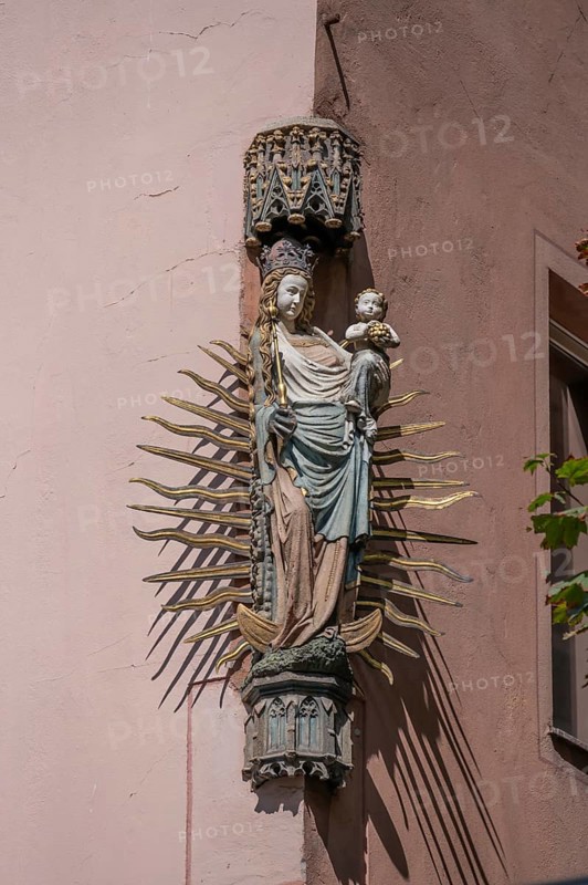 House saint, Virgin Mary at a residential and commercial building, Weinmarkt, Nuremberg, Middle Franconia, Bavaria, Germany