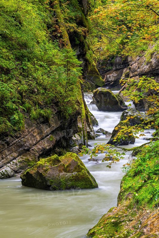 Breitach flows through a narrow gorge with stones, stream, Schrattenkalk, Breitachklamm, Oberstdorf, Allgäu Alps, Bavaria, Germany