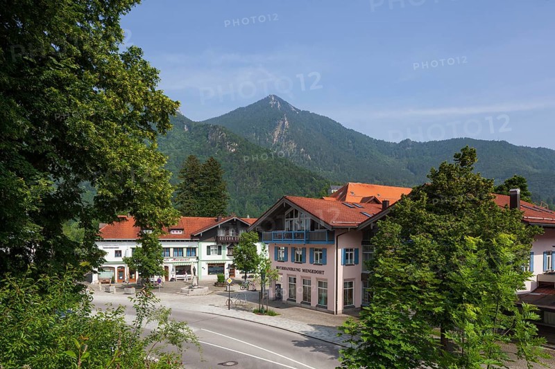 Houses and mountains, Marquartstein, Chiemgau, Upper Bavaria, Bavaria, Germany
