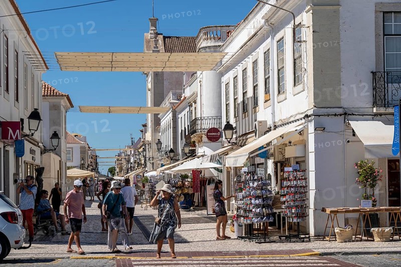 Shopping street, pedestrian zone in the town of Vila Real de Santo António, on the border with Spain, Algarve, Portugal