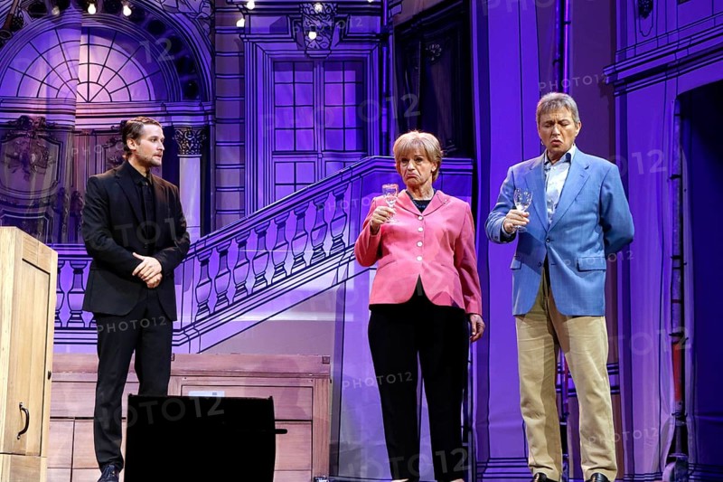 Max Britschgi, Christoph Marti (Merkel) and Tobias Bonn (J. Sauer) at the photo rehearsal for Miss Merkel - Murder in the Uckermark at the Komödie am Kudamm in the Ernst-Reuter-Saal in Berlin on 18 September 2025