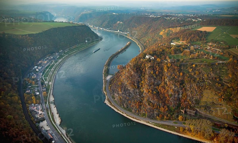 The Loreley, Lorelei, slate cliffs in the UNESCO World Heritage Upper Middle Rhine Valley near Sankt Goarshausen, Rhine Valley, Rhine, inland navigation, Rhine meanders, shallows, autumn leaves, Sankt Goar, Rhineland-Palatinate, Germany, Urbar, Europe, aerial photo, birds-eyes view, aerial photography, aerial photography, overview, overview, bird's eye view