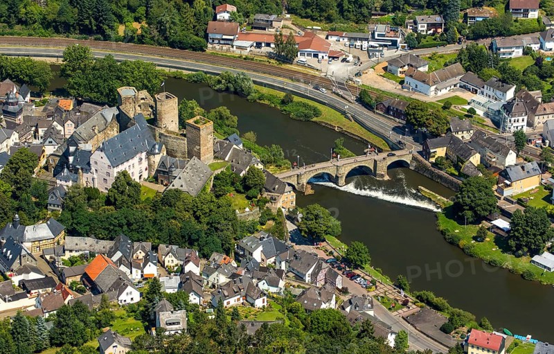 Runkel Castle with Lahn and Lahn bridge, ruins of a medieval hilltop castle in the town of Runkel, Runkel, Lahnkreis, Hesse, Germany, Europe, aerial view, bird's eye view, aerial photography, aerial photography, overview, bird's eye view