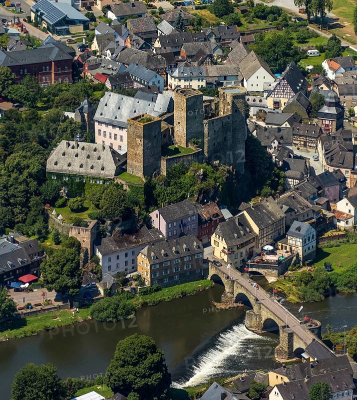 Runkel Castle with Lahn and Lahn bridge, ruins of a medieval hilltop castle in the town of Runkel, Runkel, Lahnkreis, Hesse, Germany, Europe, aerial view, bird's eye view, aerial photography, aerial photography, overview, bird's eye view