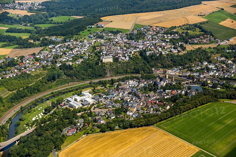 Runkel Castle with Lahn and Lahn bridge, ruins of a medieval hilltop castle in the town of Runkel, Runkel, Lahnkreis, Hesse, Germany, Europe, aerial view, bird's eye view, aerial photography, aerial photography, overview, bird's eye view