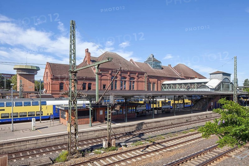 Harburg railway station with local train and platform, Harburg, Hamburg, Germany