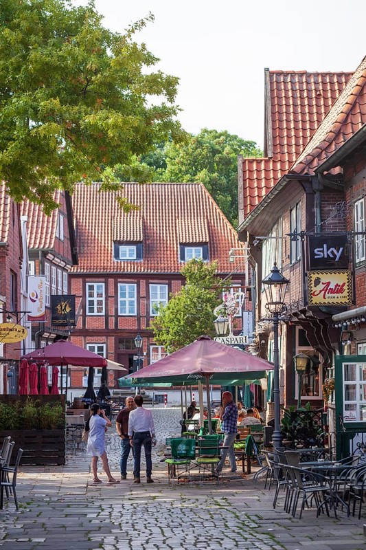 Historic half-timbered houses in the Lämmertwiete with catering in Harburg's old town, Harburg, Hamburg, Germany
