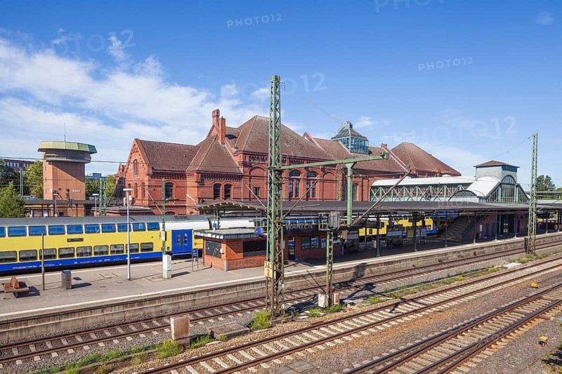 Harburg railway station with local train and platform, Harburg, Hamburg, Germany