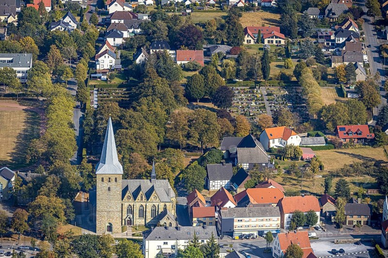 Aerial view, catholic church St.-Pankratius, cemetery Anröchte, Anröchte, Kreis Soest, North Rhine-Westphalia, Germany, place of worship, burial place, DE, Europe, cemetery, cemetery road, memorial, religious community, place of worship, church, graves, burial ground, sacred site, church, parish, denomination, Kreis-Soest-Buch, KreisSoestBuch, aerial view, aerial photography, aerial photography, religion, religious site, resting place, overview, bird's-eye view, birds-eyes view, overview