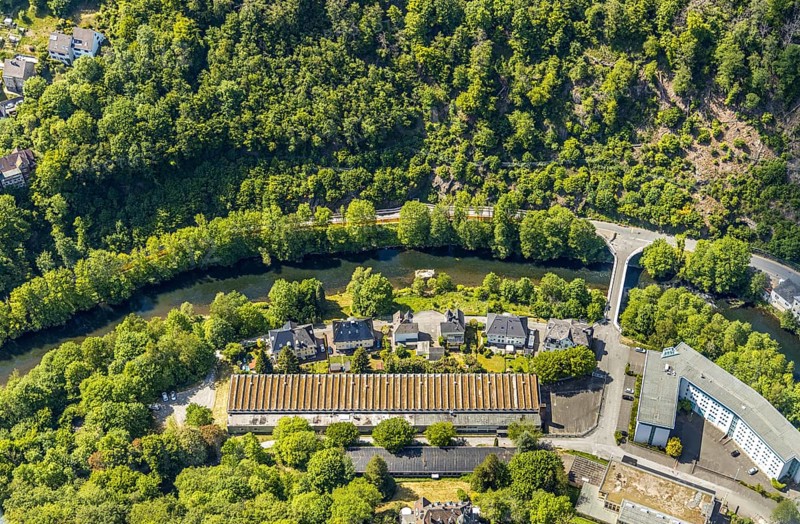 Aerial view, river Lenne, tax office, Saleen Kunststoff GmbH, Altena, Sauerland, Märkischer Kreis, North Rhine-Westphalia, Germany, DE, Europe, tax office Altena, commercial enterprises, commercial area, commercial location, commercial use, green trees, aerial photograph, aerial photography, aerial photography, overview, bird's-eye view, Winkelsen, birds-eyes view, overview