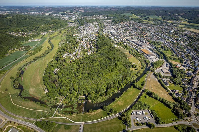 Aerial view, local view Wennigloh in forest area, Eichholz forest, river Ruhr, Ruhr loop, Arnsberg, Sauerland, Hochsauerlandkreis, North Rhine-Westphalia, Germany, DE, Europe, distant view, property tax, real estate, aerial view, aerial photography, aerial photography, nature reserve Eichholz, local view, Ruhraue, townscape, urban area, overview, bird's eye view, forest area, living and life, residential area, residential buildings, birds-eyes view, overview