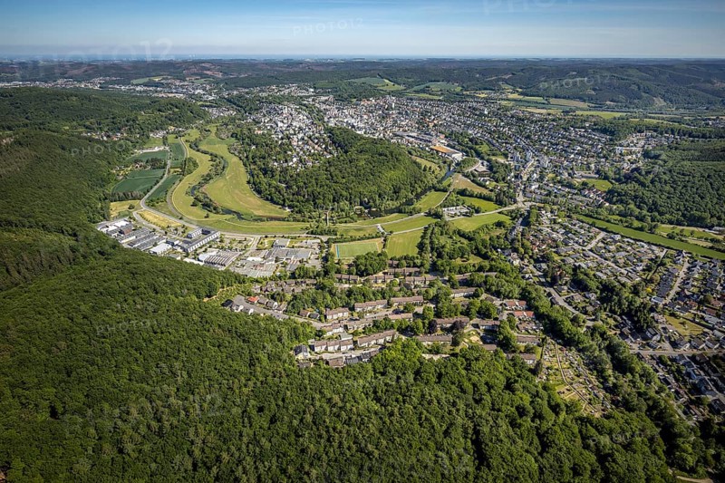 Aerial view, local view Wennigloh in forest area, Eichholz forest, river Ruhr, Ruhr loop, Arnsberg, Sauerland, Hochsauerlandkreis, North Rhine-Westphalia, Germany, DE, Europe, distant view, property tax, real estate, aerial view, aerial photography, aerial photography, nature reserve Eichholz, local view, Ruhraue, townscape, urban area, overview, bird's eye view, forest area, living and life, residential area, residential buildings, birds-eyes view, overview