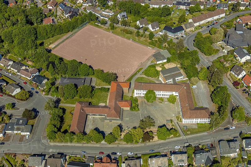 Aerial photo, Regenbogenschule, sports field, Arnsberg, Sauerland, Hochsauerlandkreis, North Rhine-Westphalia, Germany, Alter Soestweg, education, educational institution, DE, Europe, primary school, teaching institute, aerial photograph, aerial photography, aerial photography, school, overview, bird's eye view, birds-eyes view, overview