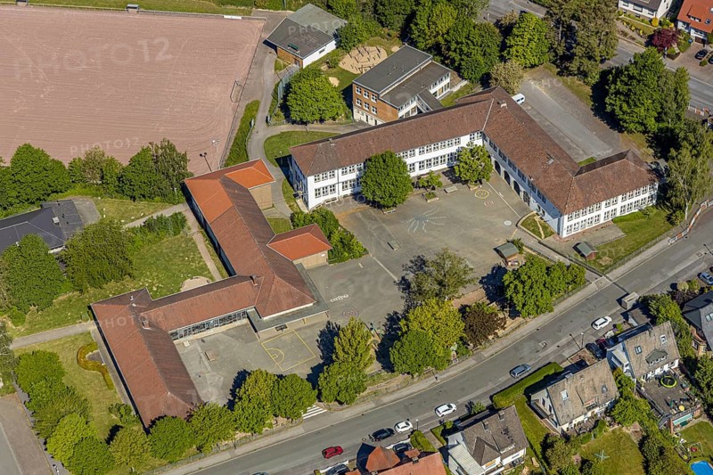 Aerial photo, Regenbogenschule, sports field, Arnsberg, Sauerland, Hochsauerlandkreis, North Rhine-Westphalia, Germany, Alter Soestweg, education, educational institution, DE, Europe, primary school, teaching institute, aerial photograph, aerial photography, aerial photography, school, overview, bird's eye view, birds-eyes view, overview