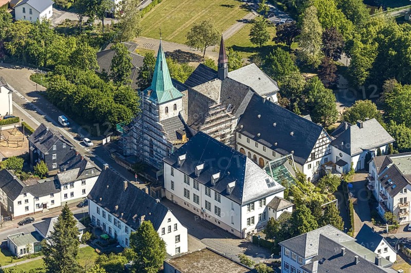 Aerial view, renovation of St. Laurentius Provost's Church, Arnsberg City and County Archive, Arnsberg, Sauerland, Hochsauerlandkreis, North Rhine-Westphalia, Germany, place of worship, archive, construction work, construction project, construction site, DE, Europe, religious community, place of worship, church, parish, denomination, aerial photograph, aerial photography, aerial photography, renovation, refurbishment, overview, bird's-eye view, overview