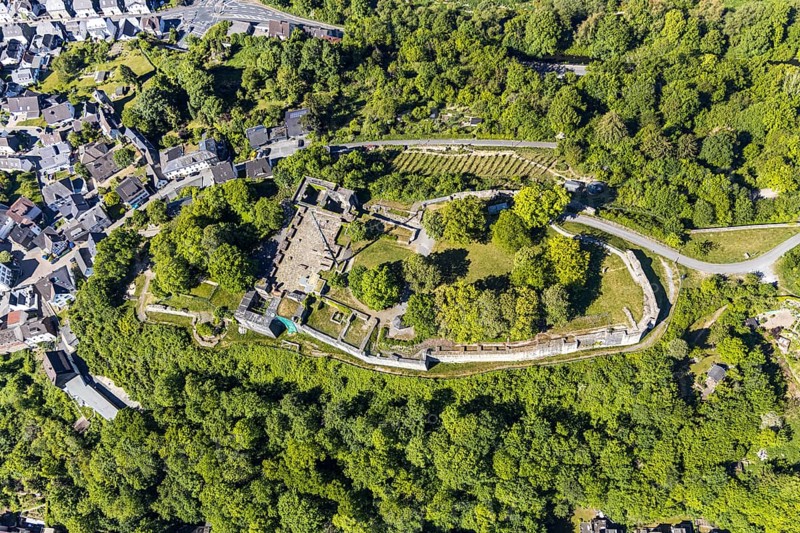 Aerial view, Arnsberg castle ruins, east tower, Arnsberg, Sauerland, Hochsauerlandkreis, North Rhine-Westphalia, Germany, castle, castle ruins, DE, Europe, aerial view, aerial photography, aerial photography, ruin, castle, Arnsberg castle, castle complex, castle hill, sight, overview, defence system, bird's-eye view, historical, overview