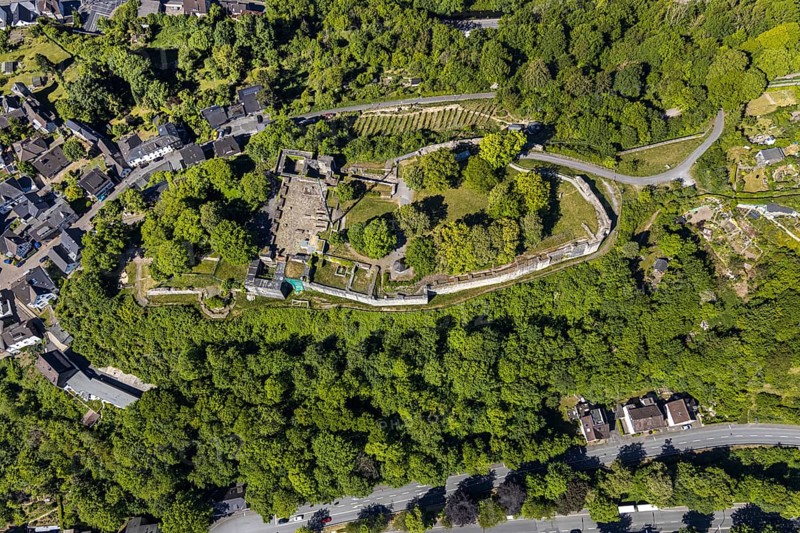 Aerial view, Arnsberg castle ruins, east tower, Arnsberg, Sauerland, Hochsauerlandkreis, North Rhine-Westphalia, Germany, castle, castle ruins, DE, Europe, aerial view, aerial photography, aerial photography, ruin, castle, Arnsberg castle, castle complex, castle hill, sight, overview, defence system, bird's-eye view, historical, overview