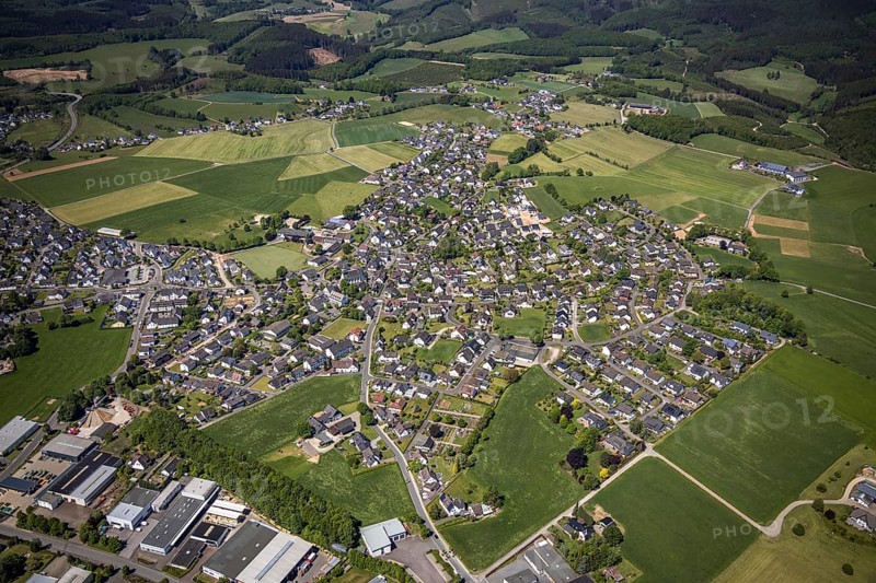 Aerial view, local view Ennest, Attendorn, Sauerland, North Rhine-Westphalia, Germany, DE, Europe, property tax, real estate, aerial view, aerial photography, aerial photography, overview, bird's-eye view, meadows and fields, housing estate, living and living, residential area, residential buildings, quality of living, housing estate, birds-eyes view, overview