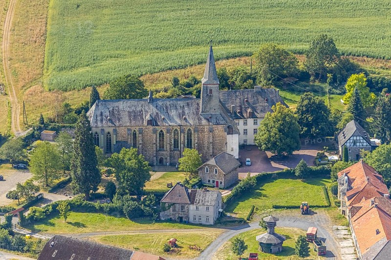 Ölinghausen Monastery, monastery building inhabited by the Sisters of St. Mary Magdalene Postel, monastery church, former Premonstratensian monastery, Herdringen, Arnsberg, Sauerland, North Rhine-Westphalia, Germany, DE, Europe, aerial view, birds-eyes view, aerial photography, aerial photography, overview, bird's eye view