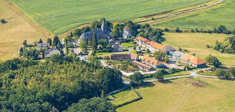 Ölinghausen Monastery, monastery building inhabited by the Sisters of St. Mary Magdalene Postel, monastery church, former Premonstratensian monastery, Herdringen, Arnsberg, Sauerland, North Rhine-Westphalia, Germany, DE, Europe, aerial view, birds-eyes view, aerial photography, aerial photography, overview, bird's eye view