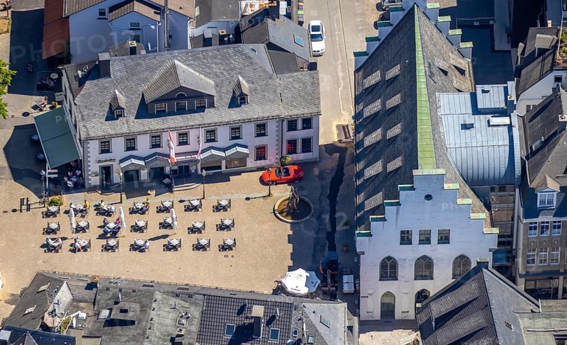Aerial view, Alter Markt, gastronomy, Südsauerlandmuseum, Attendorn, Sauerland, North Rhine-Westphalia, Germany, outdoor gastronomy, Corona crisis, Corona measures, DE, Europe, culture, art, aerial photography, aerial photography, aerial photography, museum, overview, bird's eye view, birds-eyes view, overview