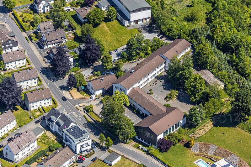 Aerial photo, Gemeinschaftsgrundschule St.-Engelbert, Attendorn, Sauerland, North Rhine-Westphalia, Germany, education, educational institution, DE, Europe, primary school, teaching institute, aerial photography, aerial photography, school, overview, bird's eye view, birds-eyes view, overview