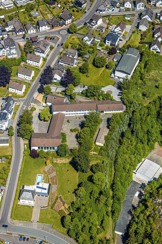 Aerial photo, Gemeinschaftsgrundschule St.-Engelbert, Attendorn, Sauerland, North Rhine-Westphalia, Germany, education, educational institution, DE, Europe, primary school, teaching institute, aerial photography, aerial photography, school, overview, bird's eye view, birds-eyes view, overview