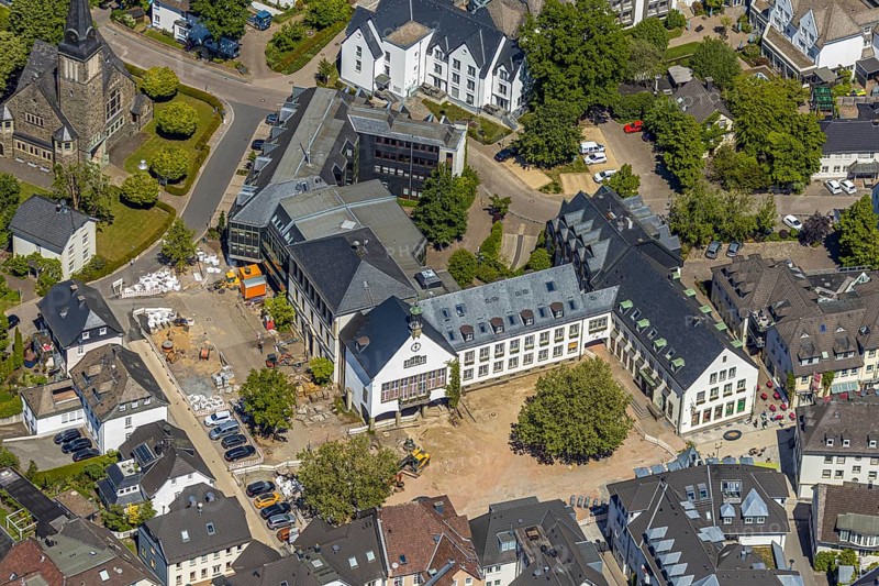 Aerial view, city administration town hall Attendorn, savings bank, building site, Attendorn, Sauerland, North Rhine-Westphalia, Germany, authority, DE, Europe, Kölner Straße, aerial view, aerial photography, aerial photography, town hall, overview, bird's-eye view, overview