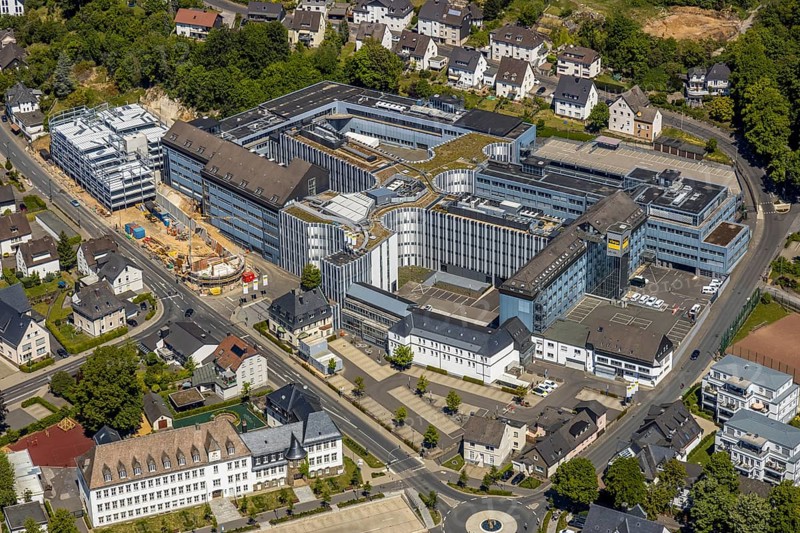 Aerial view, Viega Attendorn Campus, construction site Viega car park on Windhauser Straße, Attendorn, Sauerland, North Rhine-Westphalia, Germany, DE, Europe, commercial enterprises, commercial area, commercial site, commercial use, heating technology, industrial site, aerial photograph, aerial photography, aerial photography, sanitary engineering, overview, bird's-eye view, bird's-eye view, overview