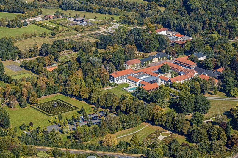 Aerial photo, Gräflicher Park Health & Balance Resort, Bad Driburg, East Westphalia-Lippe, North Rhine-Westphalia, Germany, Brunnenallee, DE, Europe, restaurant, gastronomy, hotel, hotel facilities, hotel business, aerial photo, aerial photography, aerial photography, OLWBUCH, OWL, OWL-Buch, East Westphalia, park, overview, bird's-eye view, birds-eyes view, overview