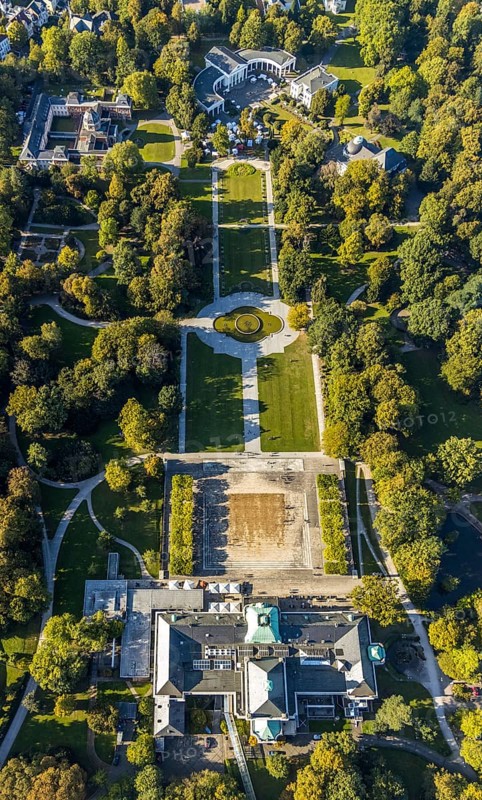 Aerial view, State Spa Bad Oeynhausen, GOP Varieté Theatre Kaiserpalais, Fountain in the spa gardens, Water fountain field on the Kurhausplatz, Wandelhalle, Bad Oeynhausen, East Westphalia-Lippe, North Rhine-Westphalia, Germany, DE, Europe, Fountain, In the spa gardens, culture, art, spa gardens, aerial photography, aerial photography, OLWBUCH, OWL, OWL-Buch, Ostwestfalen, theatre, overview, events, event location, bird's-eye view, birds-eyes view, cultural use, overview