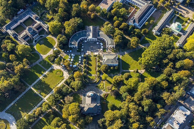 Aerial view, Bad Oeynhausen state bath, Wandelhalle, theatre in the park, spa gardens, Bad Oeynhausen, East Westphalia-Lippe, North Rhine-Westphalia, Germany, DE, Europe, Gollwitzer-Meier-Klinik, culture, art, aerial photography, aerial photography, OLWBUCH, OWL, OWL-Buch, East Westphalia, park, play, theatre, overview, events, venue, event location, bird's-eye view, birds-eyes view, cultural use, overview
