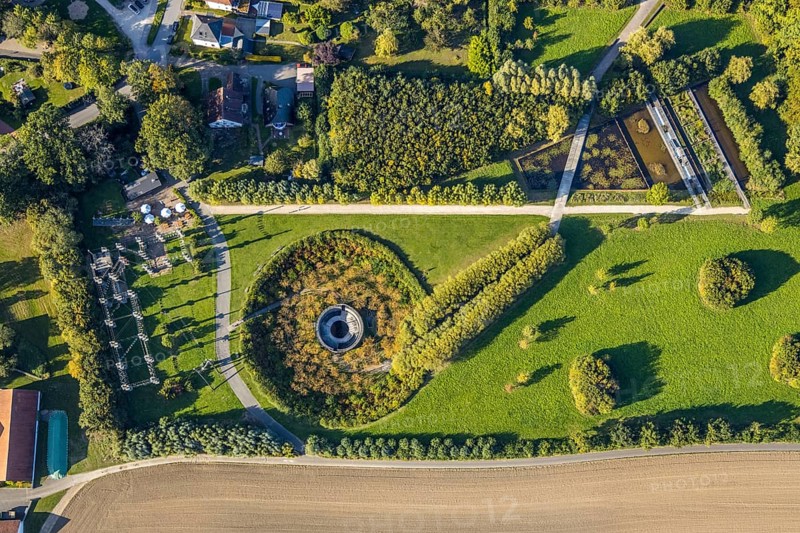 Aerial view, water crater of the Aqua Magica, fountain sculpture, Bad Oeynhausen, Ostwestfalen-Lippe, North Rhine-Westphalia, Germany, DE, Europe, aerial view, aerial photography, aerial photography, OLWBUCH, OWL, OWL-Buch, Ostwestfalen, brine spring, symbol, overview, bird's eye view, number 6, birds-eyes view, overview